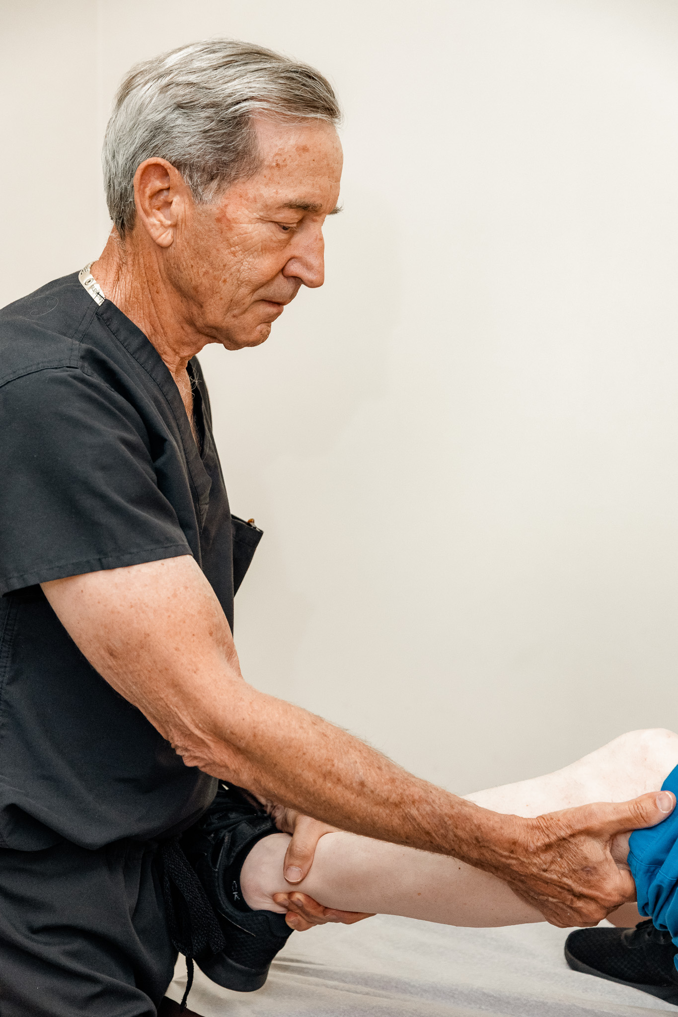 Dr. Scheinberg examining a patient's knee